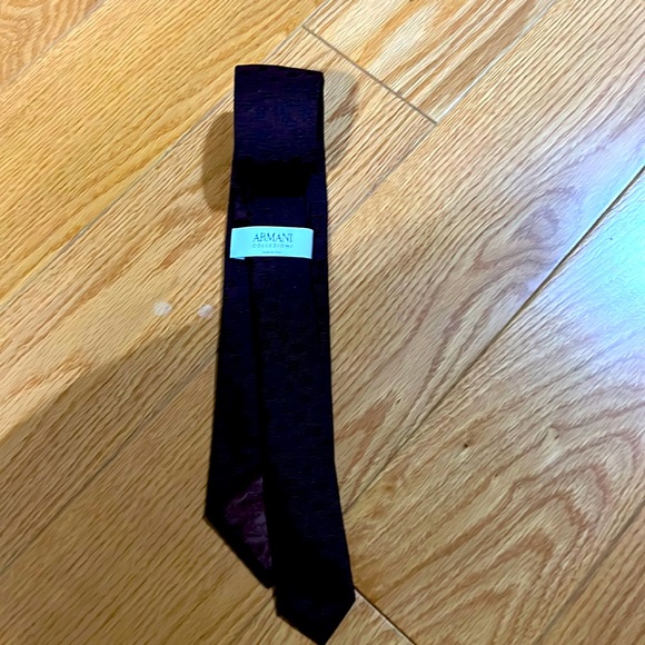 Pre-Owned Armani Tie in great condition in burgundy and black. - Picture 1 of 2